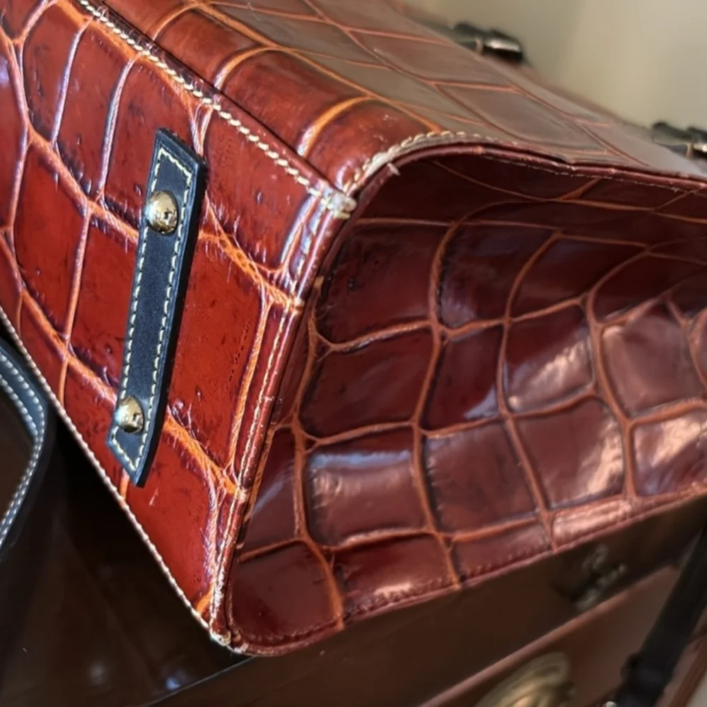 Dooney & Bourke Croc Embossed Learher Janine Handbag strap EUC - Picture 8 of 16